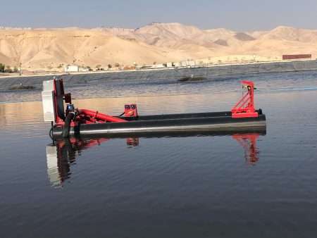 इज़राइल में अपशिष्ट जल लैगून में मड कैट 100E सीरीज़ ड्रेज